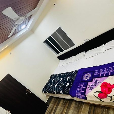 Hotel Shreenidhi Comfort Stay อุจเจน ภายนอก รูปภาพ