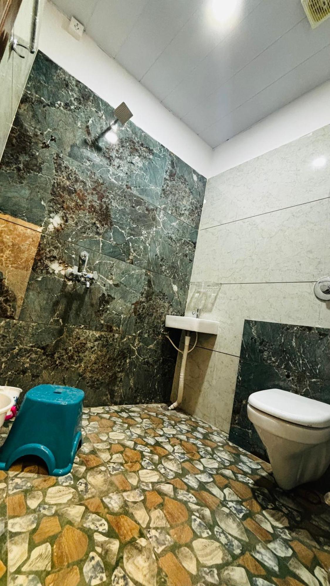 Hotel Shreenidhi Comfort Stay อุจเจน ภายนอก รูปภาพ