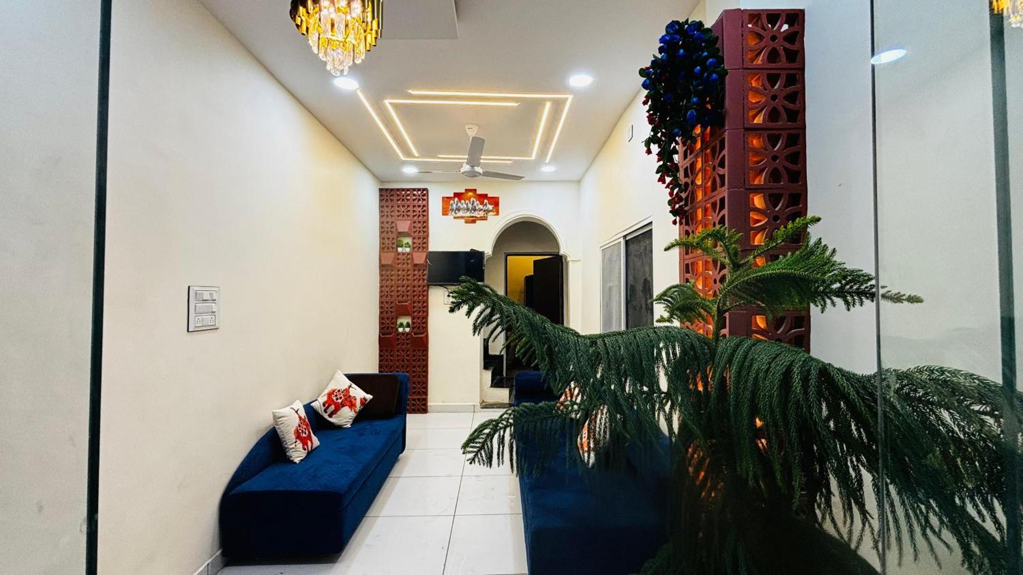Hotel Shreenidhi Comfort Stay อุจเจน ภายนอก รูปภาพ