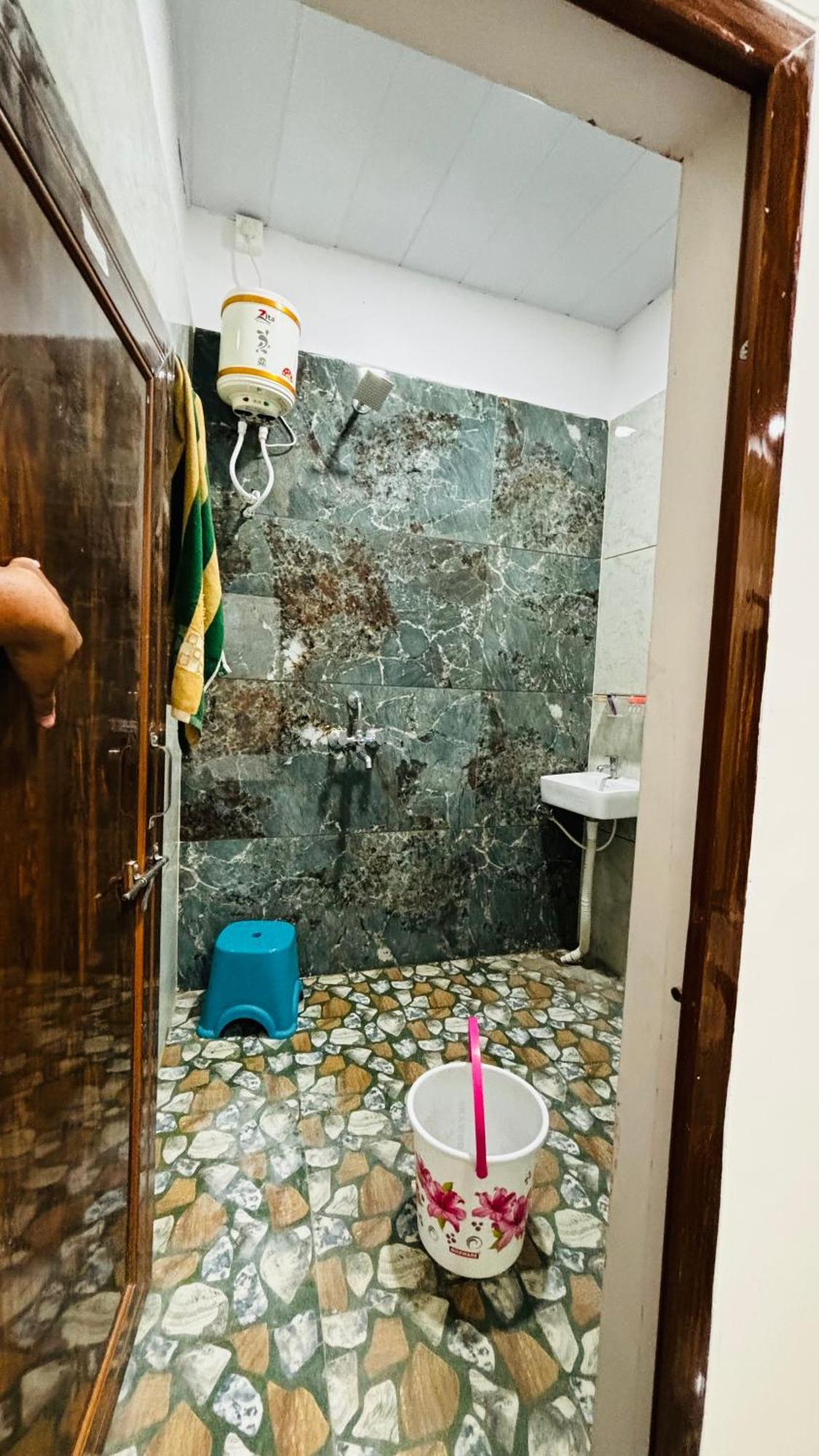 Hotel Shreenidhi Comfort Stay อุจเจน ภายนอก รูปภาพ